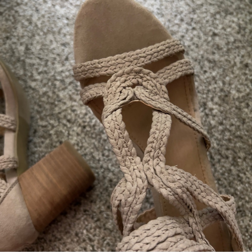 Report Heels - Picture 4 of 7
